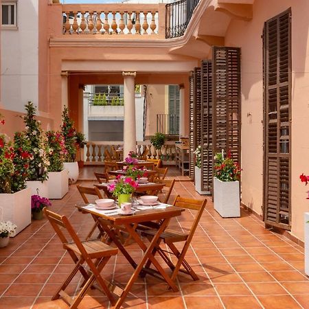 Antonios Hostal Sitges Exterior photo