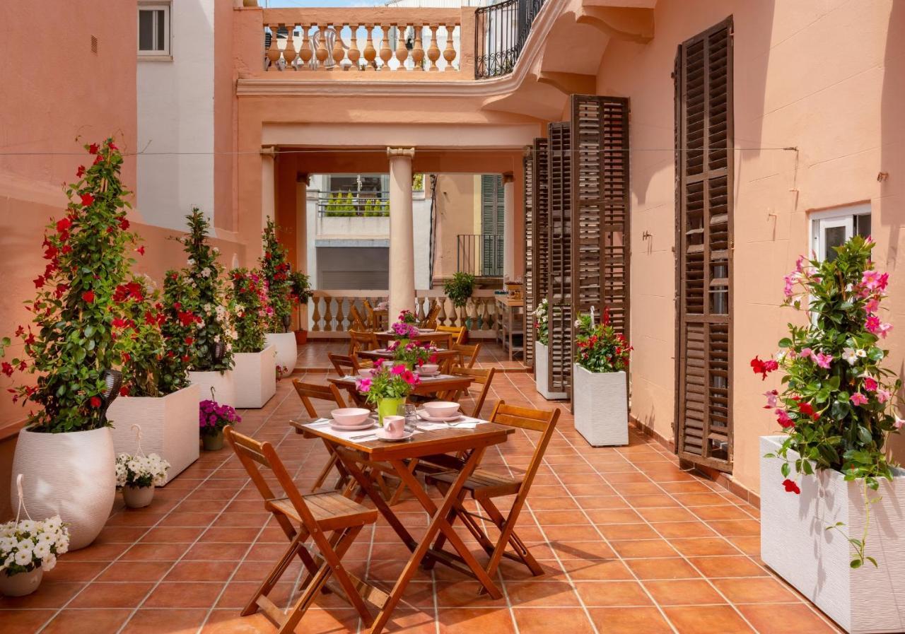 Antonios Hostal Sitges Exterior photo