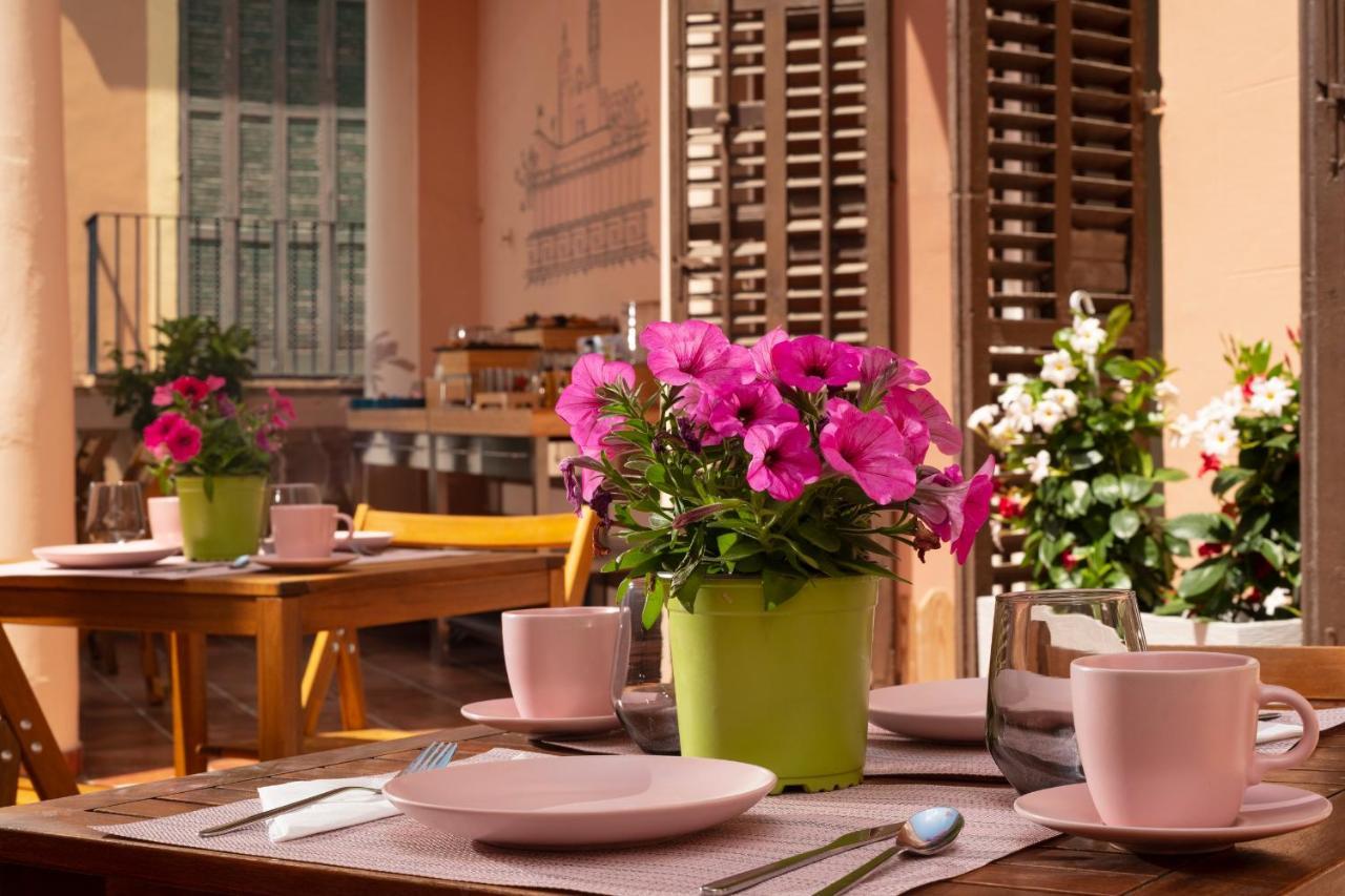 Antonios Hostal Sitges Exterior photo